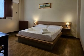 Superior Room, 1 Double Bed, Garden View | Desk, laptop workspace, free WiFi - Agriturismo Rio Coverino (Civita Castellana)