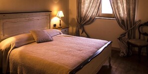 Suite, Garden View | Desk, laptop workspace, free WiFi - Agriturismo Rio Coverino (Borghetto)