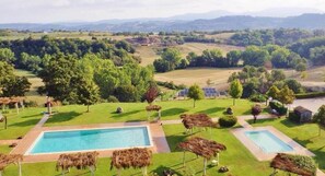 Seasonal outdoor pool, open 9:00 AM to 7:00 PM, pool umbrellas - Agriturismo Rio Coverino (Civita Castellana)