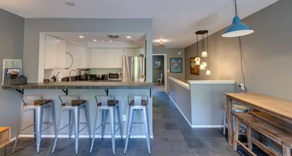 Bar7K Our Jackson Townhouse Hideaway -Walk to Town