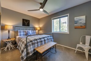 A bedroom with a bed, bedside lamps, a ceiling fan, a window, and artwork on the wall. - Bar7K Our Jackson Townhouse Hideaway -Walk to Town (Jackson)