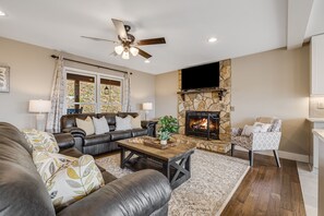 Smart TV, fireplace