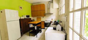 Réfrigérateur, micro-ondes, four, lave-vaisselle