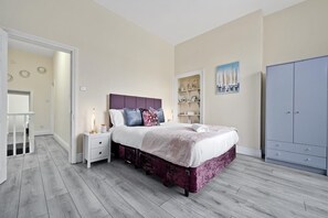 4 bedrooms, iron/ironing board, free WiFi, bed sheets - Luxury 4-Bedroom House • Free Parking • Near Etihad Stadium & Co-op Live (Manchester)