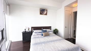 Espace de travail pour ordinateur portable, fer et planche Ă repasser