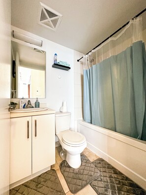 Free toiletries, hair dryer, towels, soap - Comfy Lakeview Rogers Centre FreeParking (Toronto)