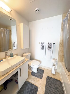 Free toiletries, hair dryer, towels, soap - Comfy Lakeview Rogers Centre FreeParking (Toronto)