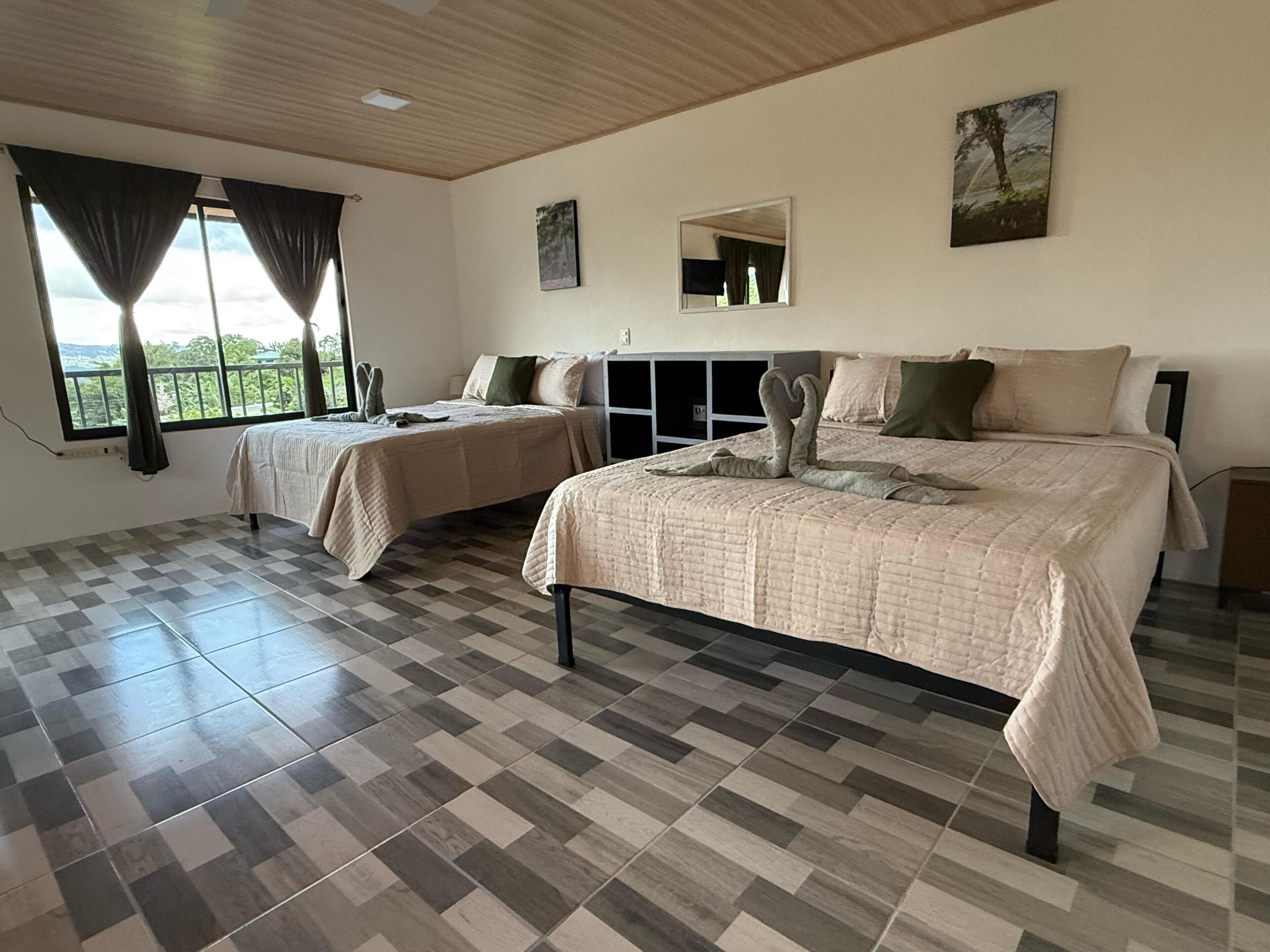 Coffres-forts dans les chambres, Wi-Fi gratuit, draps fournis