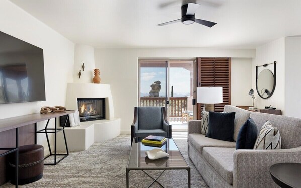 Smart TV, fireplace, stereo