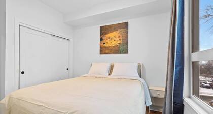 Luxurious Large 3 Bedroom Loft Saskatchewan Drive