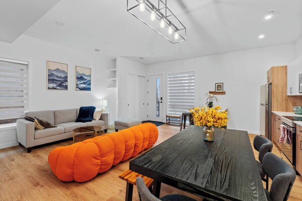 Apartment, 3 Bedrooms | Living room - Luxurious Large 3 Bedroom Loft Saskatchewan Drive (Edmonton)