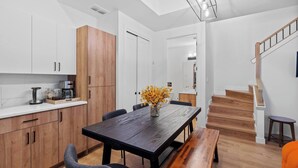 Apartment, 3 Bedrooms | Dining room - Luxurious Large 3 Bedroom Loft Saskatchewan Drive (Edmonton)