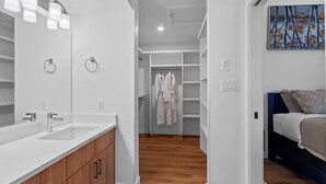 Apartment, 3 Bedrooms | 3 bedrooms - Luxurious Large 3 Bedroom Loft Saskatchewan Drive (Edmonton)