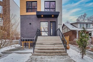 Apartment, 3 Bedrooms | Exterior - Luxurious Large 3 Bedroom Loft Saskatchewan Drive (Edmonton)