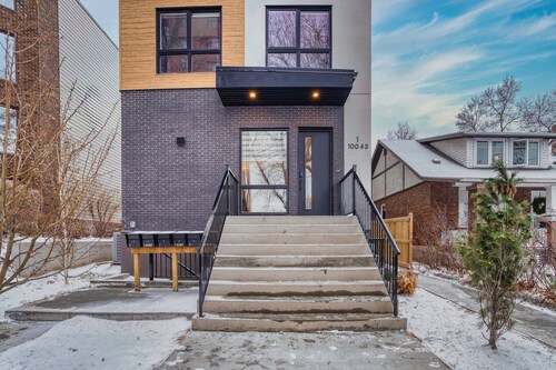 Luxurious Large 3 Bedroom Loft Saskatchewan Drive