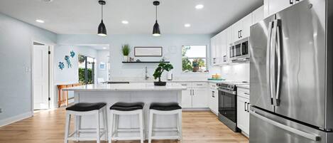 Micro-ondes, four, plaque de cuisson, lave-vaisselle