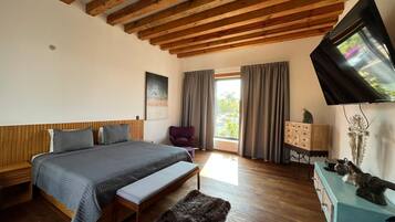 Cortinas blackout, tabla de planchar con plancha y wifi gratis