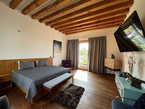 Cortinas blackout, tabla de planchar con plancha y wifi gratis 