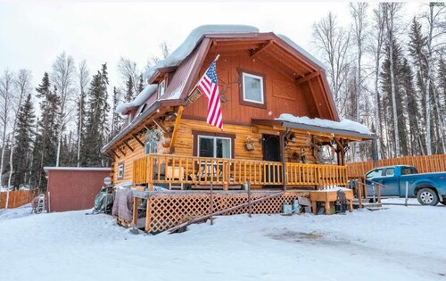 Authentic Alaskan Northern Lights Lodge in the Hills of Fairbanks