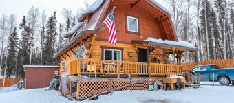 Authentic Alaskan Northern Lights Lodge in the Hills of Fairbanks