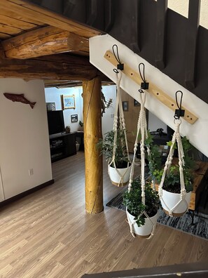 Interior - Authentic Alaskan Northern Lights Lodge in the Hills of Fairbanks (Fairbanks)