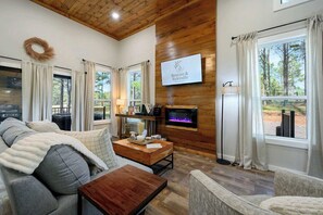 TV, fireplace - Romantic Cabin with a Hot Tub (Broken Bow)