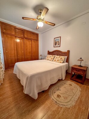 2 bedrooms, iron/ironing board, WiFi, bed sheets - Costa Oasis, beach, relax and good weather (Orihuela Costa)