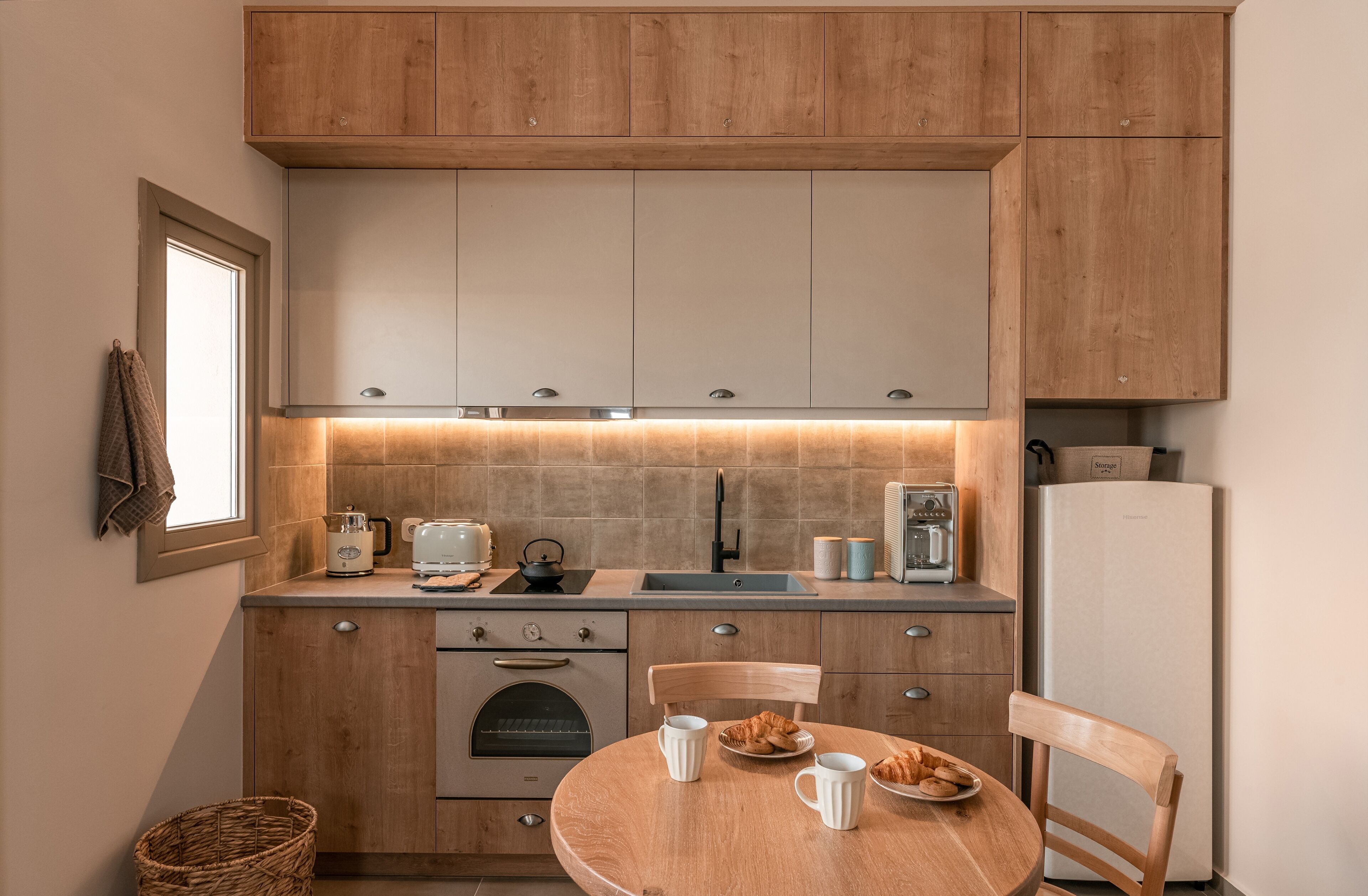 Fridge, stovetop, electric kettle