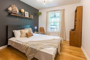 3 bedrooms, iron/ironing board, WiFi, bed sheets - Soak Up Sunny FL Vibes at this Rad Ranch House (Jupiter)