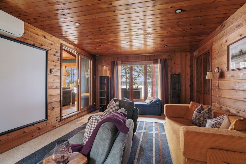 The Painted Turtle: Lakefront, Hot Tub, Sauna, Theater, Game Room, Playset - Nisswa, MN
