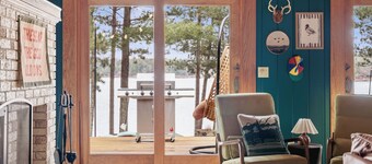 The Painted Turtle: Lakefront, Hot Tub, Sauna, Theater, Game Room, Playset