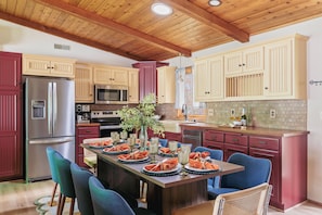 Private kitchen - The Painted Turtle: Lakefront, Hot Tub, Sauna, Theater, Game Room, Playset (Nisswa)