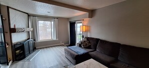 Televisión y chimenea 