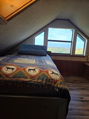 Room - Awesome Cabin of many sunsets. (Comstock)