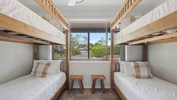 4 bedrooms, iron/ironing board, WiFi, bed sheets