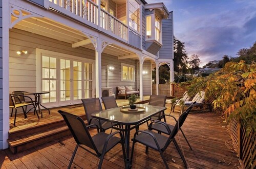 Fantail studio walk to town