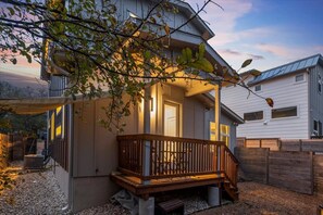 Exterior detail - The Grand Cozy Getaway – 4BR Family Retreat (Austin)