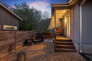 Terrace/patio - The Grand Cozy Getaway – 4BR Family Retreat (Austin)