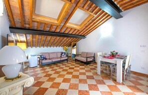 Interior - Verona's Home (Verona)