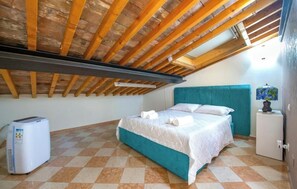 Iron/ironing board, internet, bed sheets