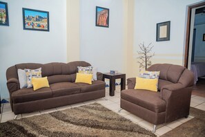 Deluxe House, 4 Bedrooms | Living room - Casa con Encanto Centro Mazatlan 4 Rec (Mazatlán)