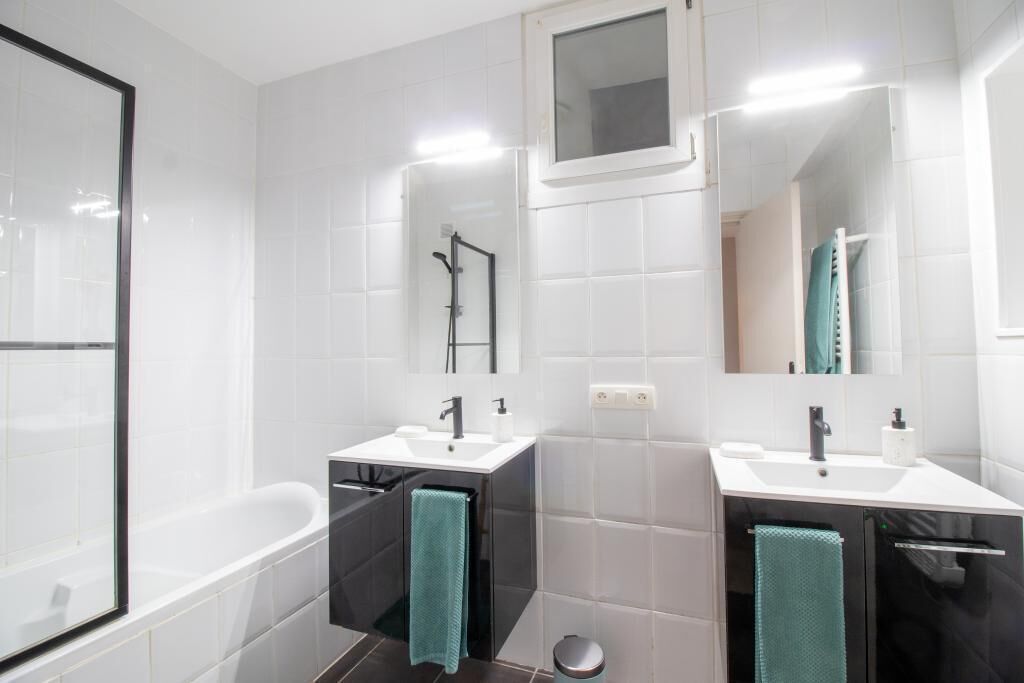 Haartrockner, Handtücher, Toilettenpapier