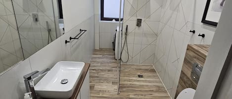 Comfort Apartment, Balcony | Bathroom