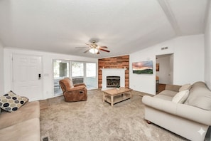 TV, books - Retreat-Style 4BR Home in Spring (Spring)