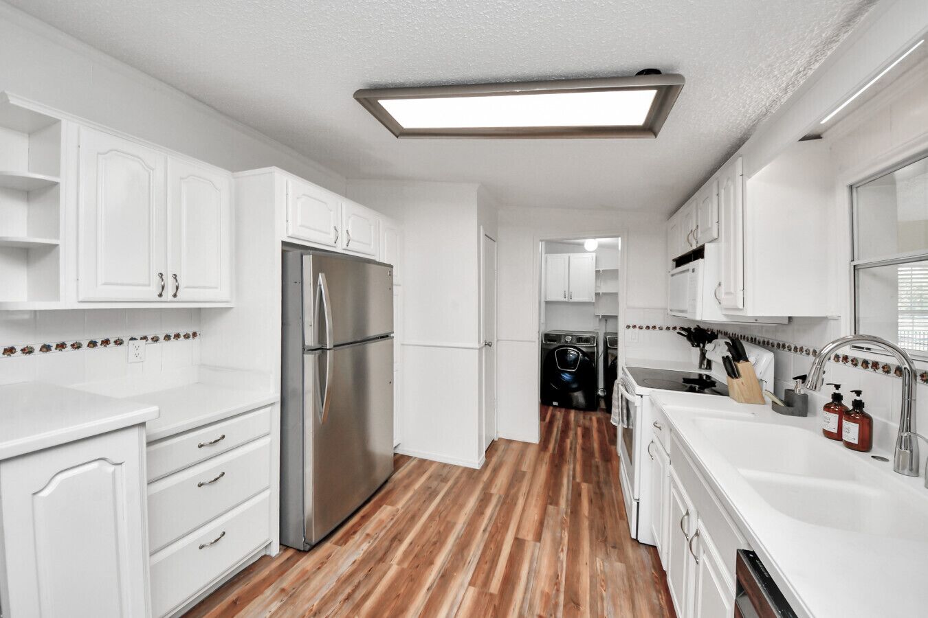 冰箱、微波炉、烤箱、炉灶