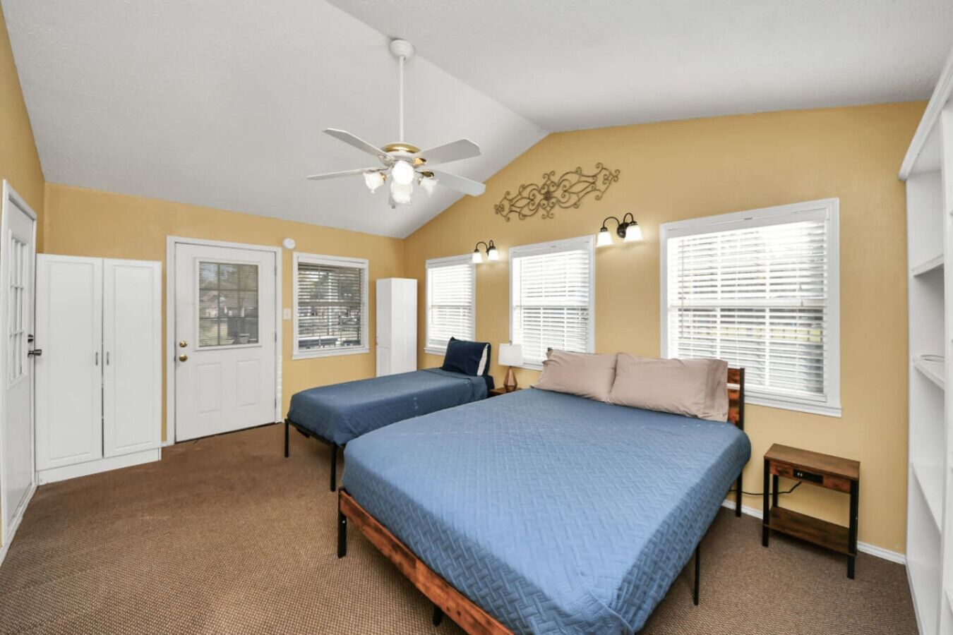 4 chambres, fer et planche à repasser, lit parapluie, Wi-Fi