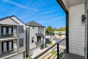 Property grounds - Newly Built 3-Level Townhouse near Downtown (Houston)