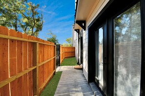 Property grounds - Newly Built 3-Level Townhouse near Downtown (Houston)