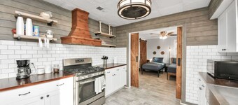 Two-houses Event-Friendly property w/ Pool