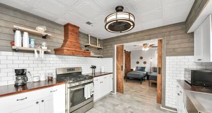 Two-houses Event-Friendly property w/ Pool